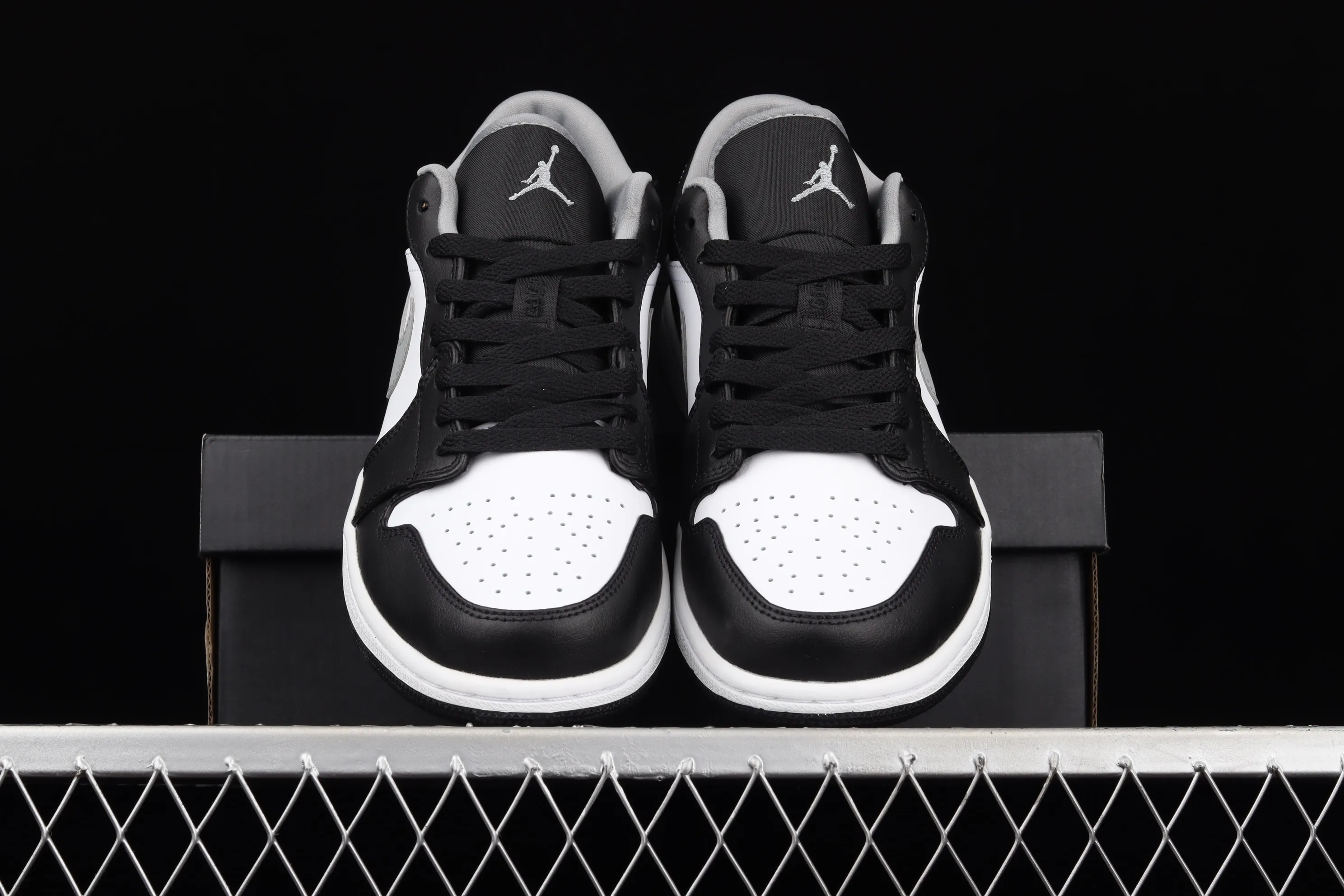 All categories Air Jordan Jordan series basketball shoes Air Jordan 1 Low G version pure original Air Jordan 1 Low AJ1 Joe 1 black and white gray low-top cultural leisure sports sneakers 553558-040